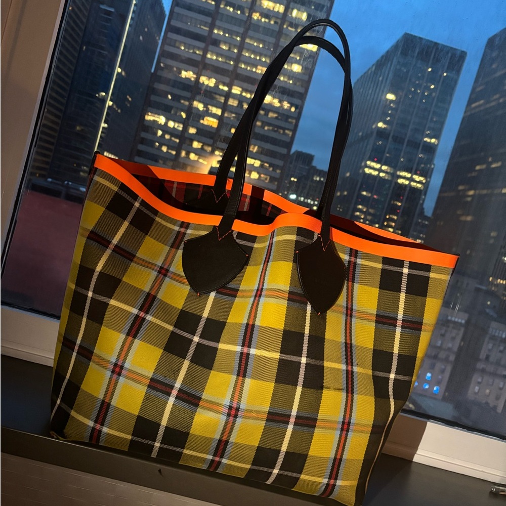 BURBERRY
Vintage Check Canvas Giant Reversible Tote Bag - Picture 5 of 10